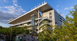 O famoso estádio do Aberto da França arriscou perder seu status de Grand Slam ao cometer um erro de quase US$ 1 bilhão