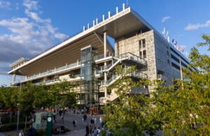 O famoso estádio do Aberto da França arriscou perder seu status de Grand Slam ao cometer um erro de quase US$ 1 bilhão