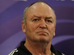 O ex-técnico do All Blacks é nomeado seletor, fly-half Hold