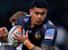 Lane Akitau: Centro da Austrália espera retornar a Exeter em 2027