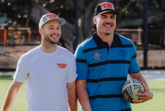 Angus Crichton revidou na defesa de Origins de Sam Walker