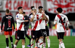 Quais jogadores de futebol estão saindo, quem procuram clube e quem estão vendendo?