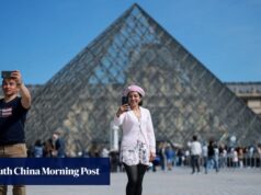 O assalto ao Louvre será transformado em filme pelo diretor francês Romain Gavras.
