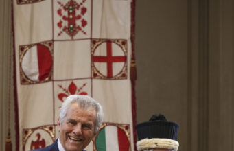 Ferruccio Ferragamo recebe título honorário da Universidade de Florença