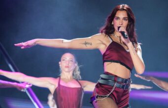 Dua Lipa processa Samsung por supostamente usar suas imagens sem permissão