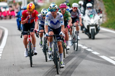 Giro d’Italia ao vivo | Mick Van Dijke tem dificuldade em seguir devido ao ataque em uma final difícil.