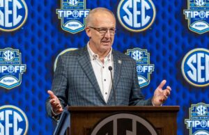 Greg Sankey deixou claro que a SEC não iniciou discussões sobre o formato CFP de 16 equipes, que está no Big Ten.