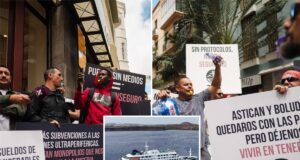 Moradores locais furiosos protestam contra a chegada de um navio de cruzeiro infectado por hantavírus nas Ilhas Canárias
