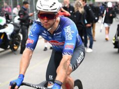 Dylan Groenewegen e Kaden Groves colidiram quando obstáculos para os pés e uma finalização estreita criaram um grande engavetamento em alta velocidade na etapa de abertura do Giro d’Italia.