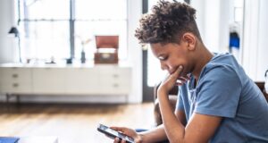Meta postou um blog sobre relacionamentos lésbicos, provando que suas prioridades estavam totalmente erradas