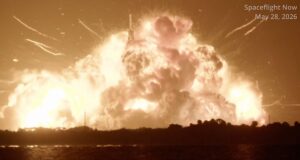Vídeos incríveis mostram que a explosão do foguete Blue Origin pode ser vista a centenas de quilômetros de distância