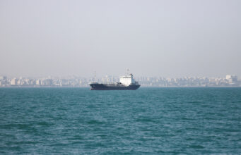 Irã-EUA Confrontos com navios de guerra acusados de ataque no Estreito de Ormuz | Guerra EUA-Israel contra o Irã