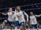 Assista: Mathys Tel vai de herói a zero quando a estrela do Tottenham concede um pênalti caro contra o Leeds
