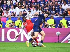 Por que o árbitro não mostrou o segundo amarelo contra o PSG