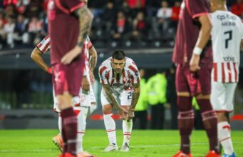 Instituto eliminou Lanús em partida polêmica da arbitragem: 4 cartões vermelhos e pouco futebol