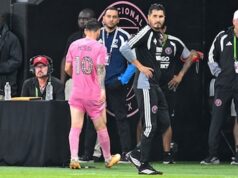Lionel Messi lesionado em campo Preocupado com os preparativos da Argentina para a Copa do Mundo