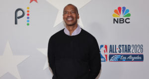 Jason Collins, o primeiro jogador assumidamente gay da NBA, morreu de câncer no cérebro aos 47 anos