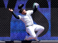 Yankees Jasson Domínguez saiu de campo após bater na parede