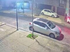 Pânico em La Plata: Uma aposentada e seu neto foram espancados até a morte em um ataque violento em sua casa.