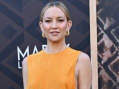 Kate Hudson arriscou um defeito no guarda-roupa com um ousado vestido amarelo recortado