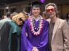 Kate Hudson comemora a formatura do filho Ryder com os ex-namorados Chris Robinson e Matt Bellamy