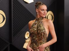 Kelsea Ballerini chamou a atenção com um vestido metálico transparente em uma postagem no Instagram