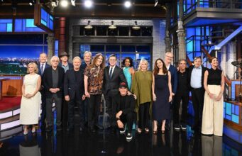 Fotos virais da equipe revelam o quão inchada foi a temporada de ‘Late Show’ de Stephen Colbert