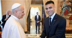 Papa Leão XIV recebe o Inter de Lautaro Martínez: fotos, bênçãos e mensagens fortes no Vaticano