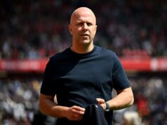 Arne Slot na competição para se tornar o próximo treinador do Milan