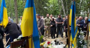 Lviv, Ucrânia A vida diária alterna entre funerais e concursos de beleza