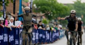 Unbound Gravel 100: Kylee Handel, 20, vence a lama e para para treinar para vencer a prova feminina