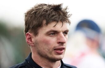 Max Verstappen recebeu uma penalidade de tempo em Miami, mas manteve o P5 devido a uma penalidade mais forte de Charles Leclerc.