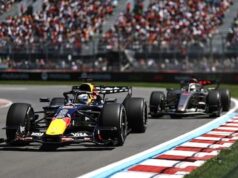 Max Verstappen estava sentindo falta da poderosa Mercedes em uma sessão de treinos caótica.