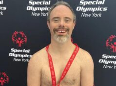 Os atletas olímpicos especiais participam de muitas corridas aquáticas durante os eventos da LI
