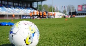 A nova cafetaria foi subsidiada. Mas os clubes amadores foram informados de que teriam de sacar milhões.