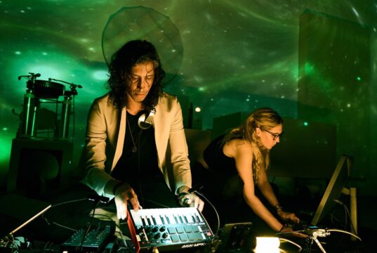 ‘Redshift’ combina o Telescópio Espacial James Webb, Artemis 2 e Pink Floyd em uma viagem cósmica através da luz e do som (vídeo, fotos)