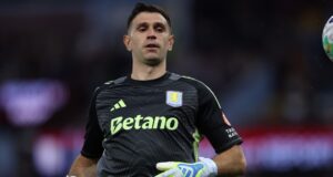 Aston Villa by Dibu Martínez x Nottingham Forest AO VIVO pela Liga Europa: minuto a minuto da semifinal