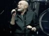 Phil Collins faz rara aparição pública meses depois de revelar sérios problemas de saúde