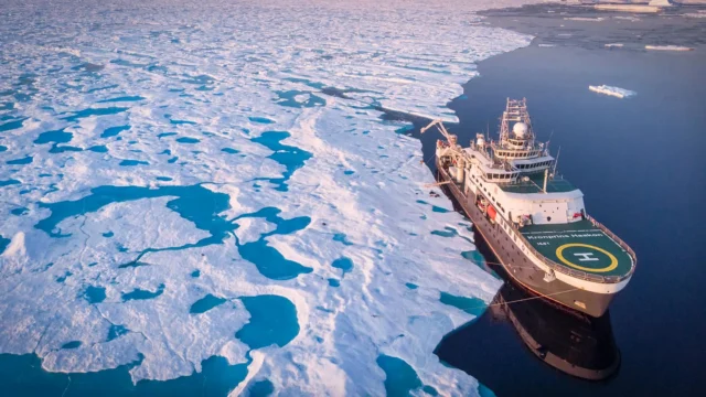 polar-research-vessel-rv-kronprins-haakon-in-fram-strait-arctic-ocean.webp.webp