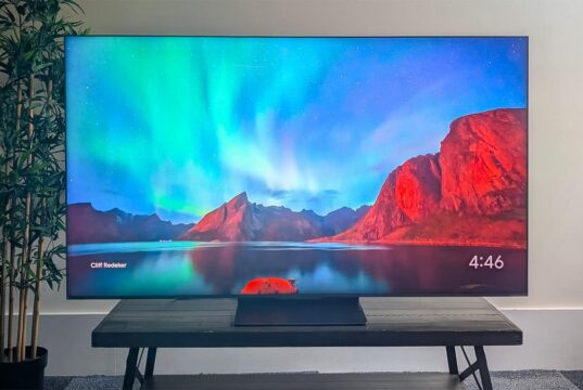 O som da sua TV está ruim. Essas correções gratuitas fazem você parecer melhor