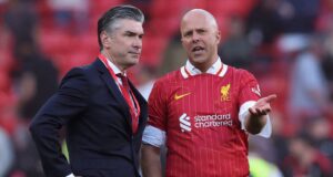 Richard Hughes está chegando para negociações enquanto a estrela do Liverpool informa ao clube sua decisão de sair
