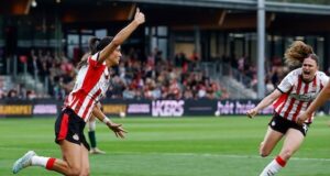 O PSV Feminino supera FC Twente e Ajax com o primeiro título nacional da história do clube.