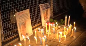 Uma vela, uma foto e um pedido de justiça: o emocionante santuário que os vizinhos construíram para Agustina Vega