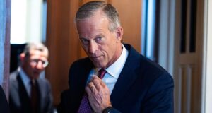 John Thune endossa Ken Paxton para o Senado do Texas após vitória nas primárias do Partido Republicano