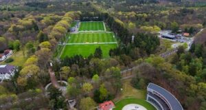 Afinal, a KNVB permanecerá em Zeist, os planos para um novo campus de futebol ainda estão vivos e funcionando.