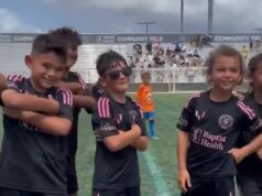 Ele marcou um golaço em cobrança de falta e criou uma comemoração que deu a volta ao mundo