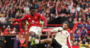 Cobby Mainu leva o Manchester United para a fase final da Liga dos Campeões, com o Liverpool ainda incerto