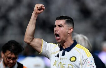 Perto do milagre da fronteira, quase campeões brigam com torcedores: Cristiano Ronaldo torce e provoca na Arábia Saudita
