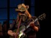 Assista Chris Stapleton cantar “Living in the Promiseland” no Colbert