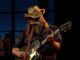Assista Chris Stapleton cantar “Living in the Promiseland” no Colbert